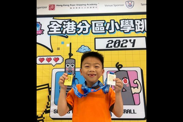 2D 何東縉 獲 第一名(單車步) 及 第二名(交叉開跳)