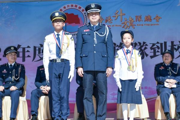 4A 夏書曼（右） 獲得小學組個人傑出表現獎