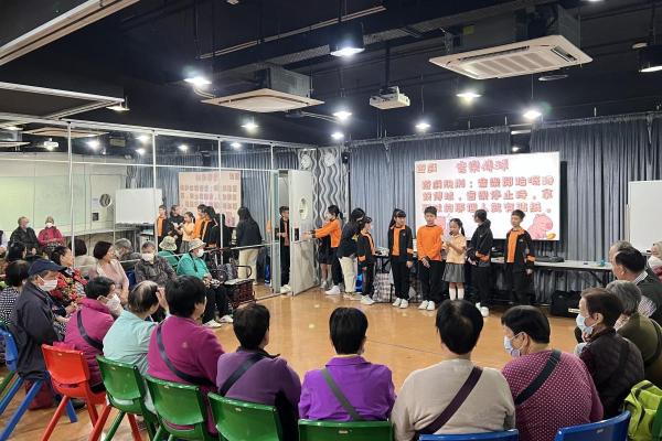 向公公婆婆講解遊戲