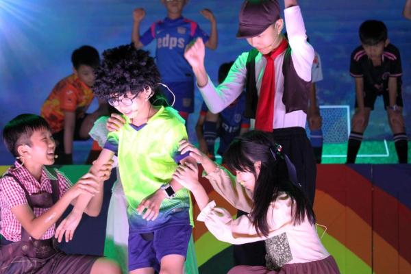 （25周年匯演）劇照-小演員們全情投入演出