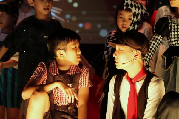 （25周年匯演）劇照-小演員們全情投入演出2