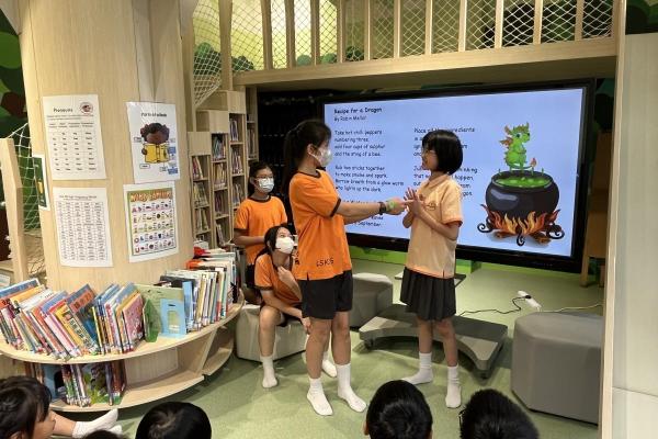 P.6同學向低年級同學講英文故事