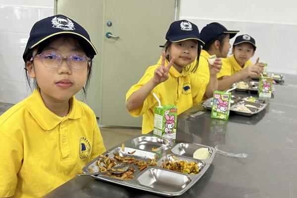 何善滿與隊友共進早餐