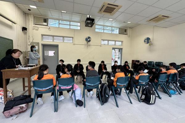 講解營會規則、活動內容