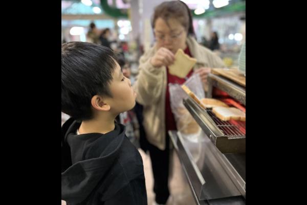 為師長、同學烘麵包