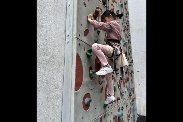 挑戰自我 — 攀石