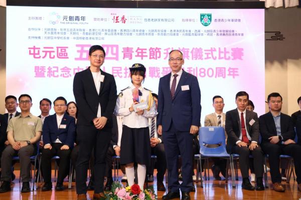 趙梓琳同學代表領獎